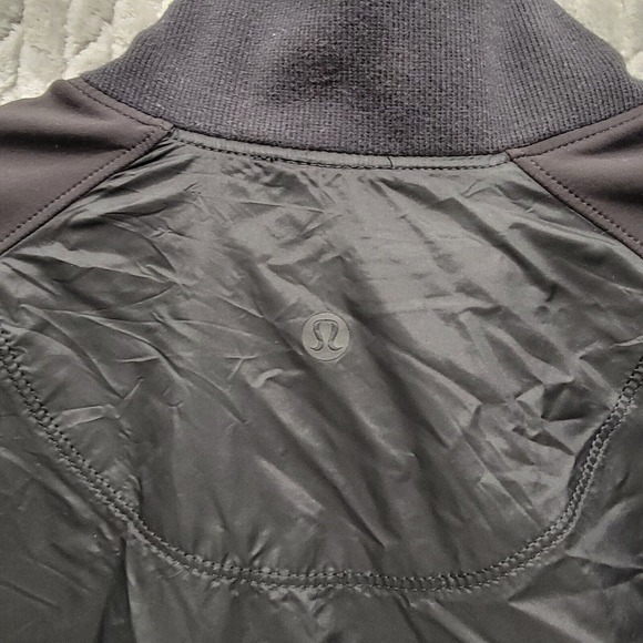 Lululemon Swept Along Bomber Jacket Women’s Black Satin Back Size XS On The Move - Picture 15 of 16